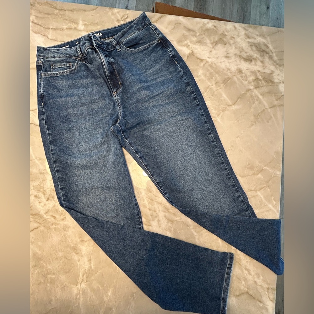 NWOT Sonoma Women’s Medium Blue Straight Leg Jeans